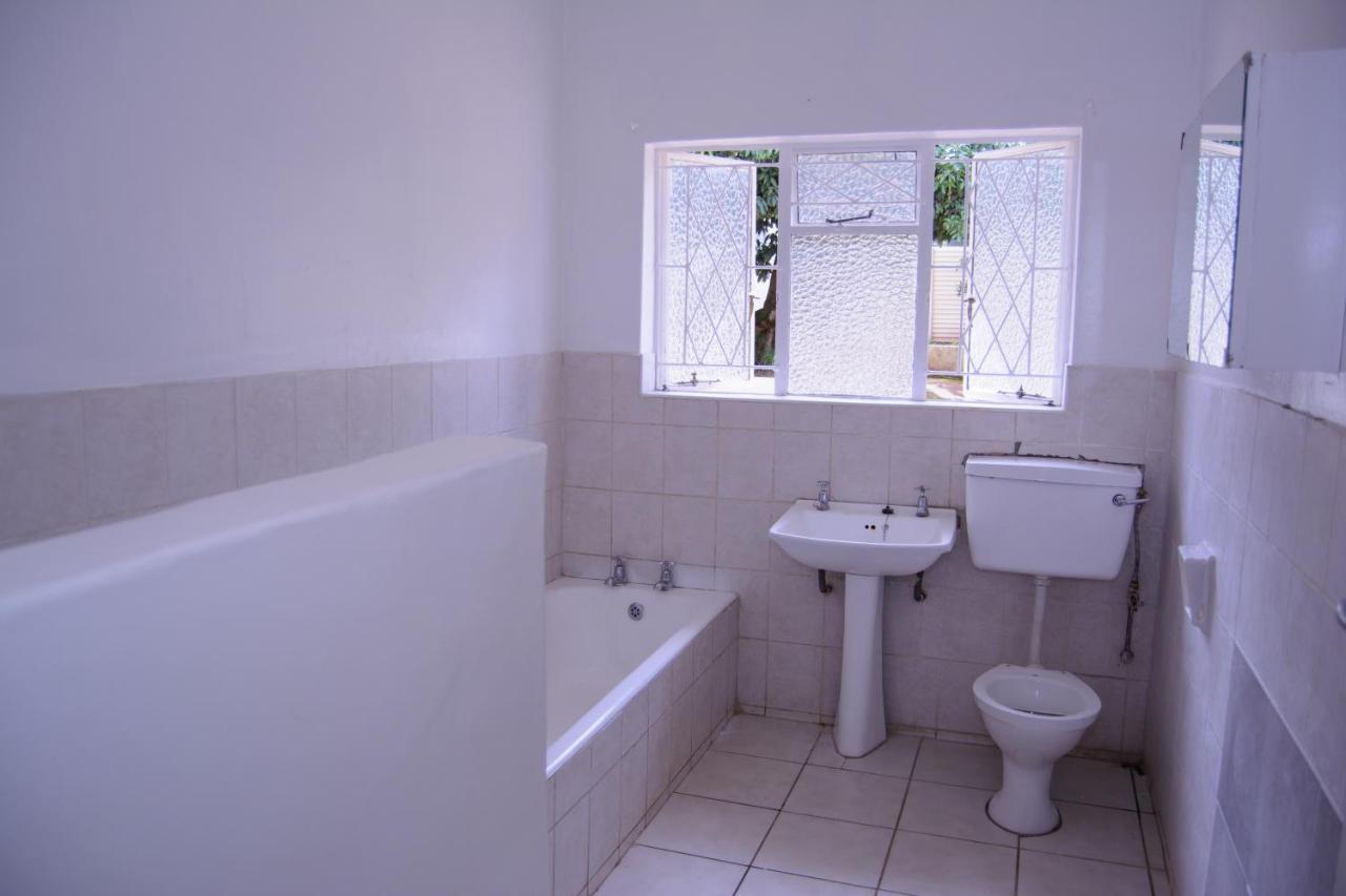 Royal Guest House Harare Exterior photo